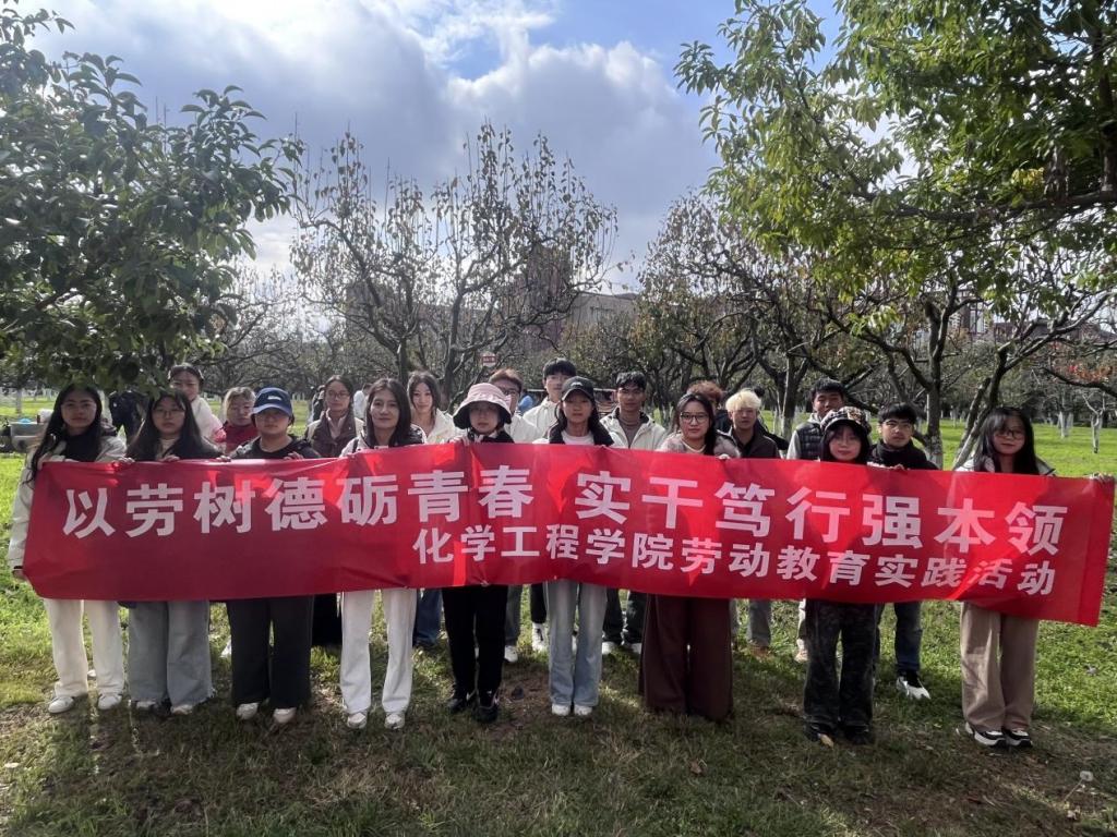 独播库
开展劳动实践教育活动