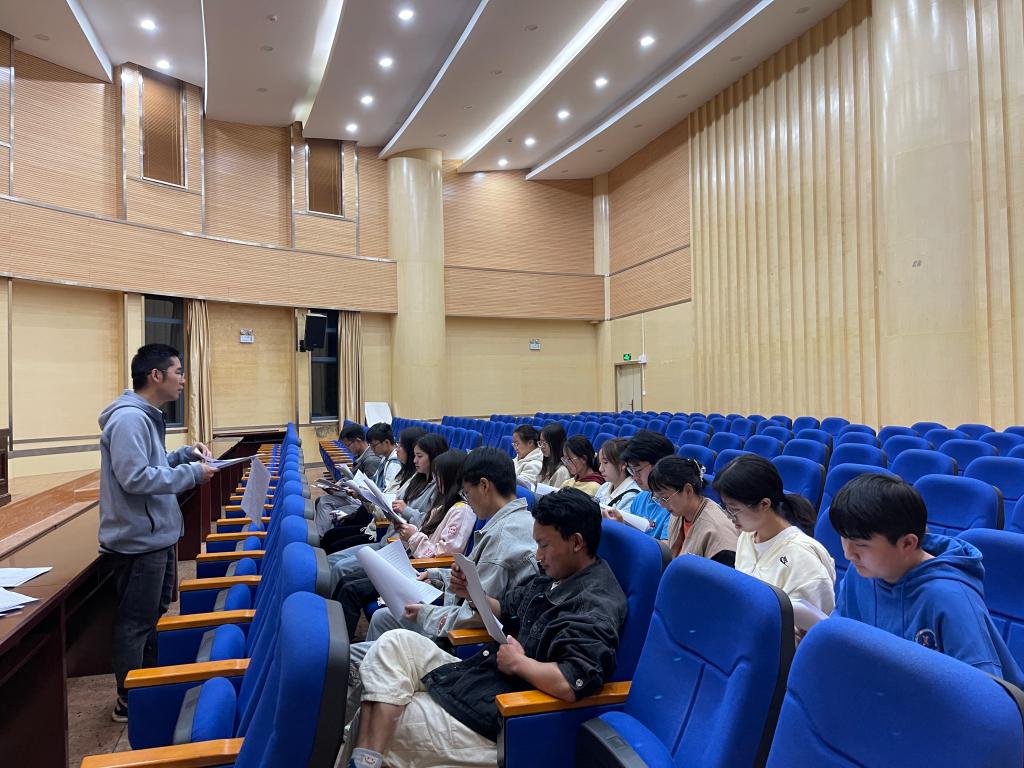 独播库
学生第四党支部组织学习党的二十大报告