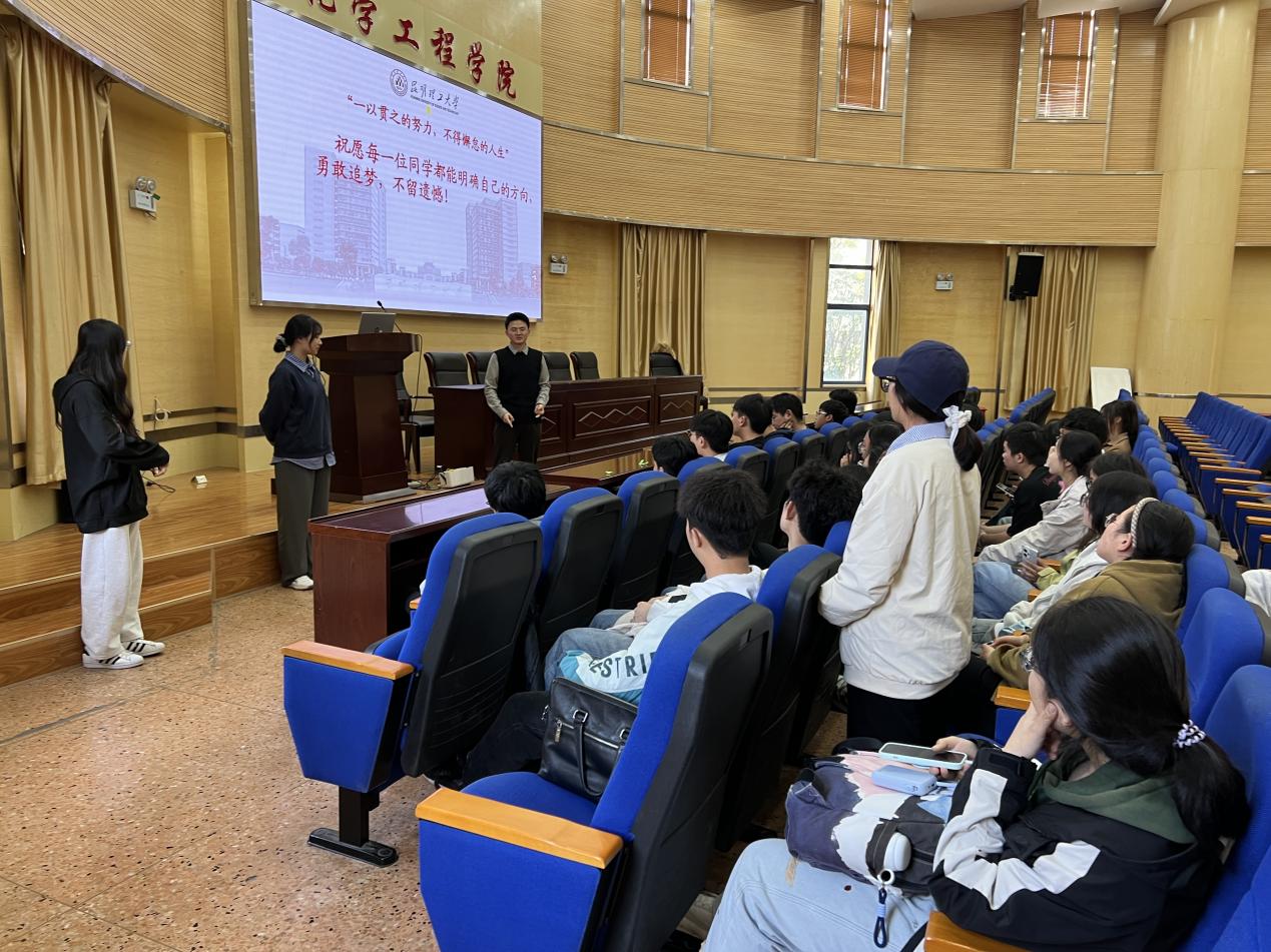 独播库
开展学生骨干综合能力提升活动